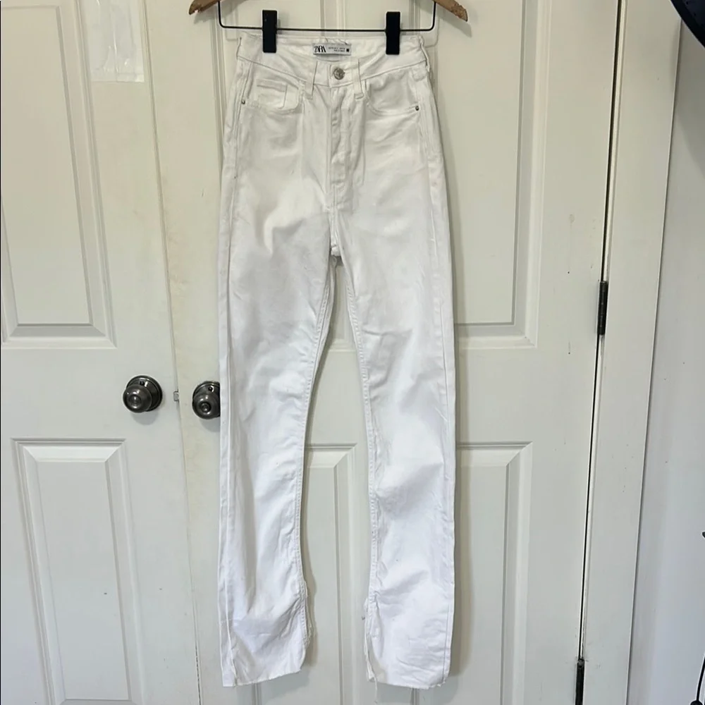 Zara White Straight Leg Jeans size 2 inseam 31“